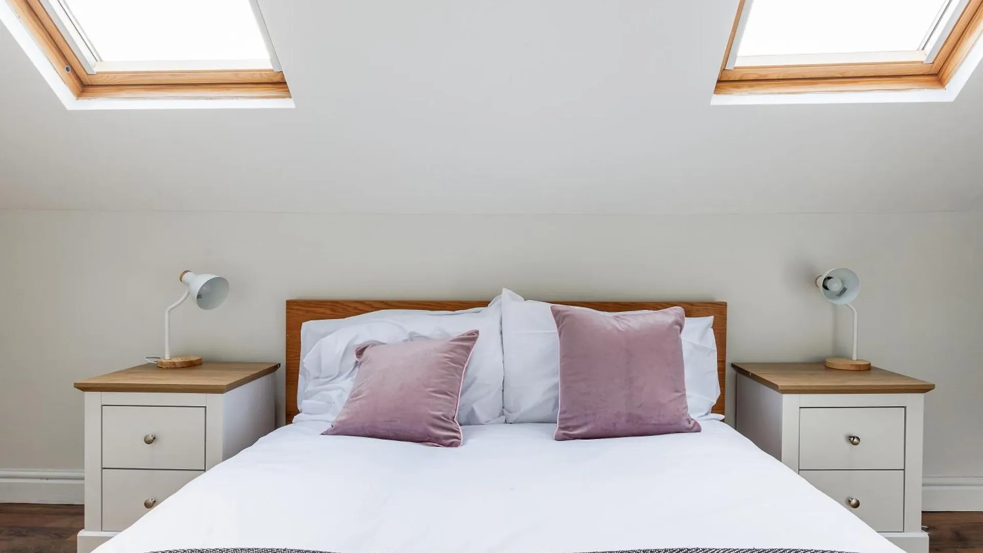 5 Bedroom Spacious Home Perfect For Big Groups レッドカー 別荘